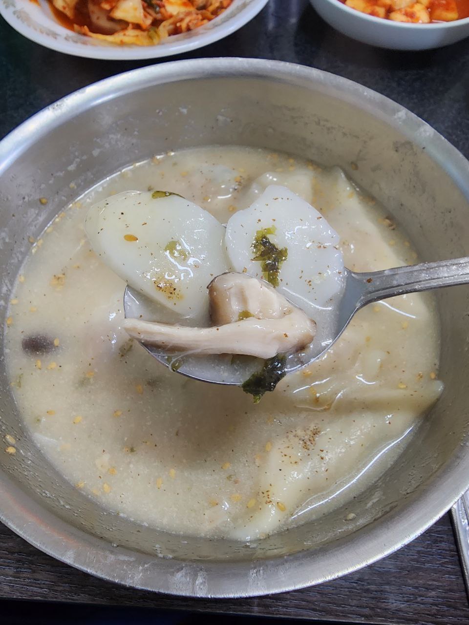 강릉 강릉여행 제일함흥냉면 떡만두국 강릉맛집 함흥냉면 가자미식해 김치만두 만두국 01.jpg