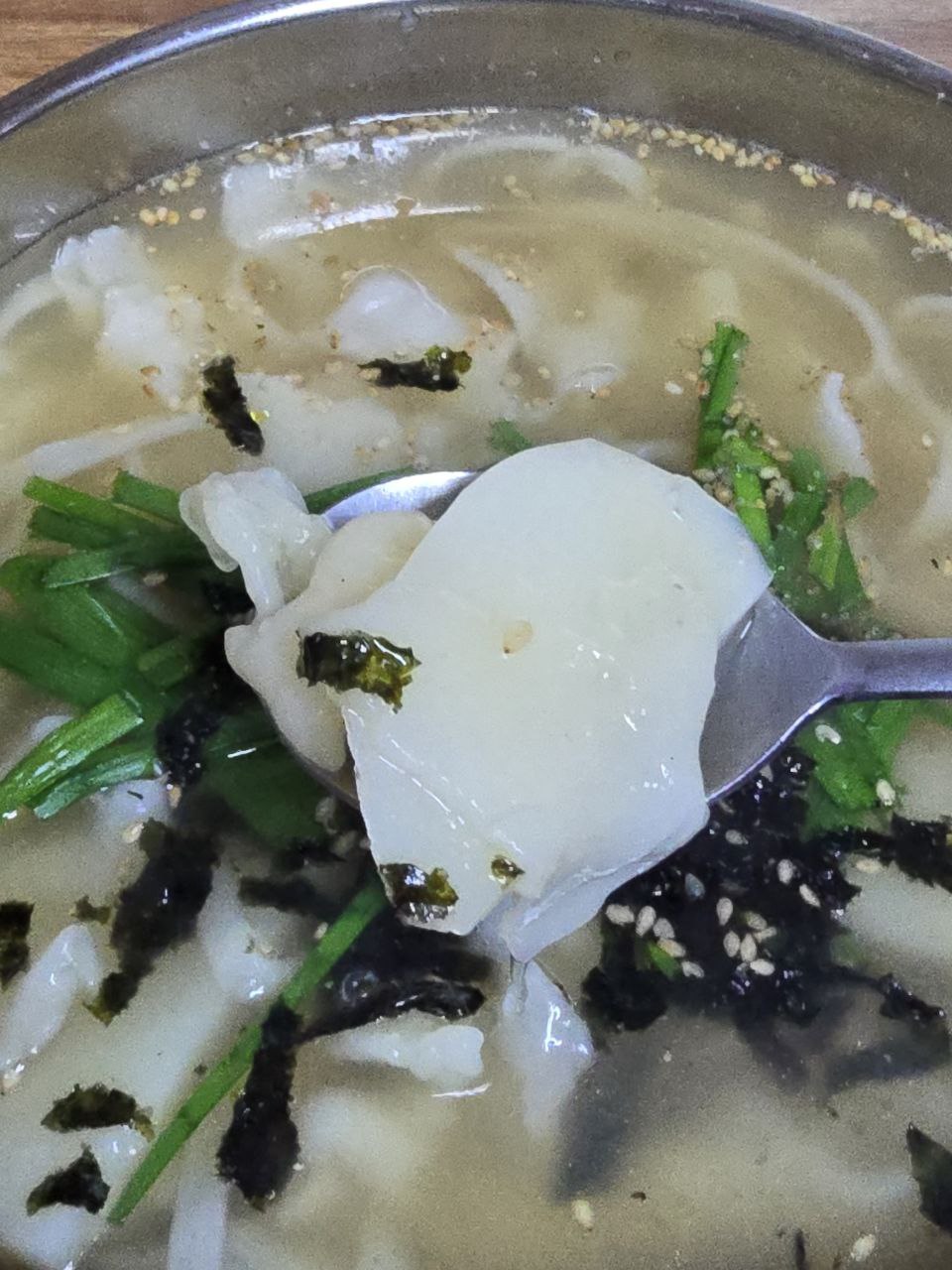 포항여행 포항맛집 동네맛집 칼국수 수제비 칼제비 멸치국수 국시랑수제비랑 칼제비골목 수제비골목 죽도시장 똥튀김 수제어묵 7.jpg