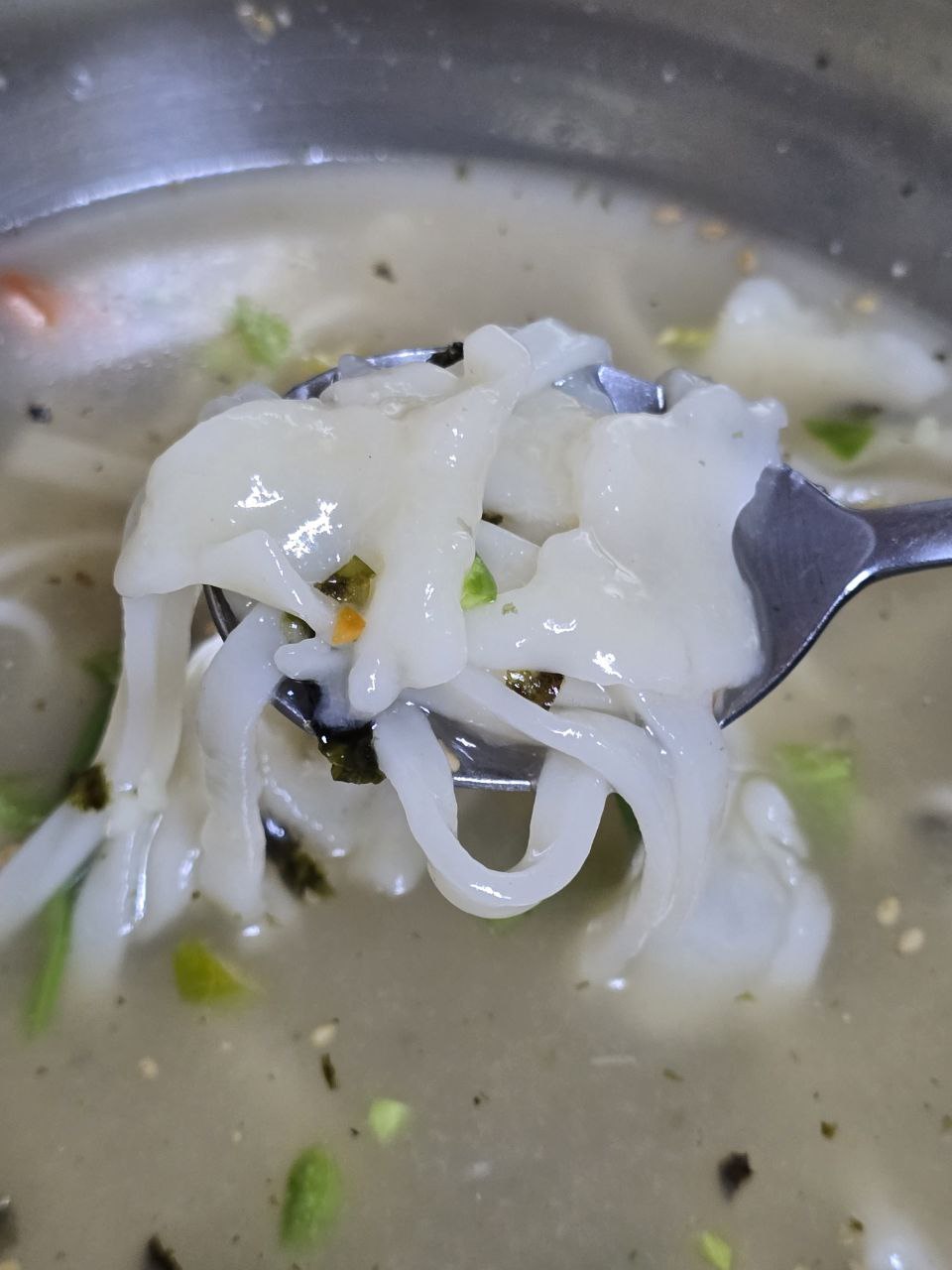 포항여행 포항맛집 동네맛집 칼국수 수제비 칼제비 멸치국수 국시랑수제비랑 칼제비골목 수제비골목 죽도시장 똥튀김 수제어묵 4.jpg