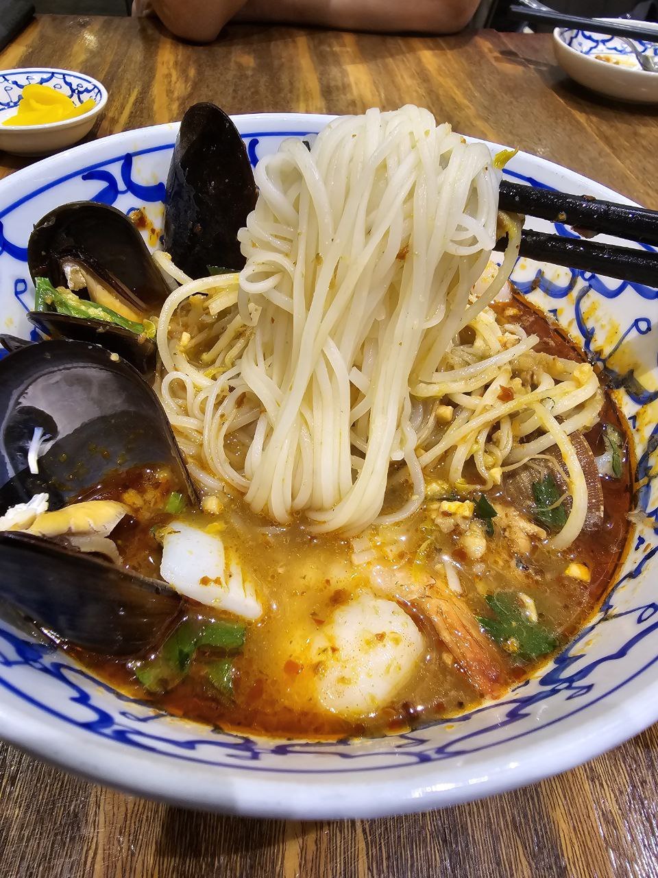 서울여행 서울맛집 동네맛집 태국음식 태국음식맛집 팟타이 솜땀 푸팟퐁커리 똠얌꿍 9.jpg