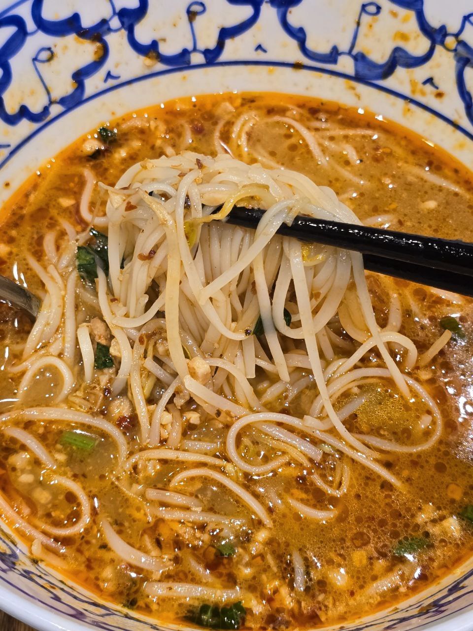 서울여행 서울맛집 동네맛집 태국음식 태국음식맛집 팟타이 솜땀 푸팟퐁커리 똠얌꿍 0.jpg