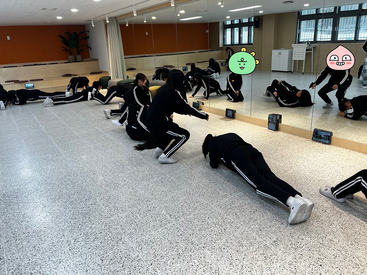 5. [피지컬 130챌린지 - 엑티브 아케이드(증강현실 신체 활동 앱) 및 메타스포츠스쿨(AI 동작 피드백 앱) 활용 운동 장면 및 운동 데이터 토대로 학년 랭킹 챌린지]4.jpg