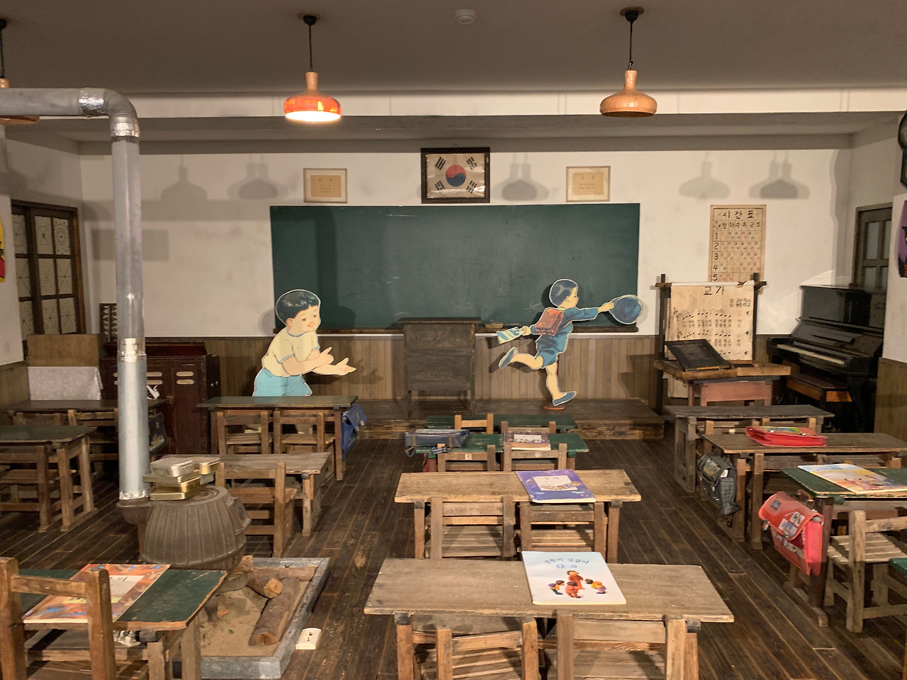 교과서전시관-추억의 교실.jpg