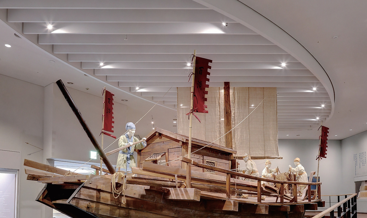 제2전시실 백제 사신선.jpg