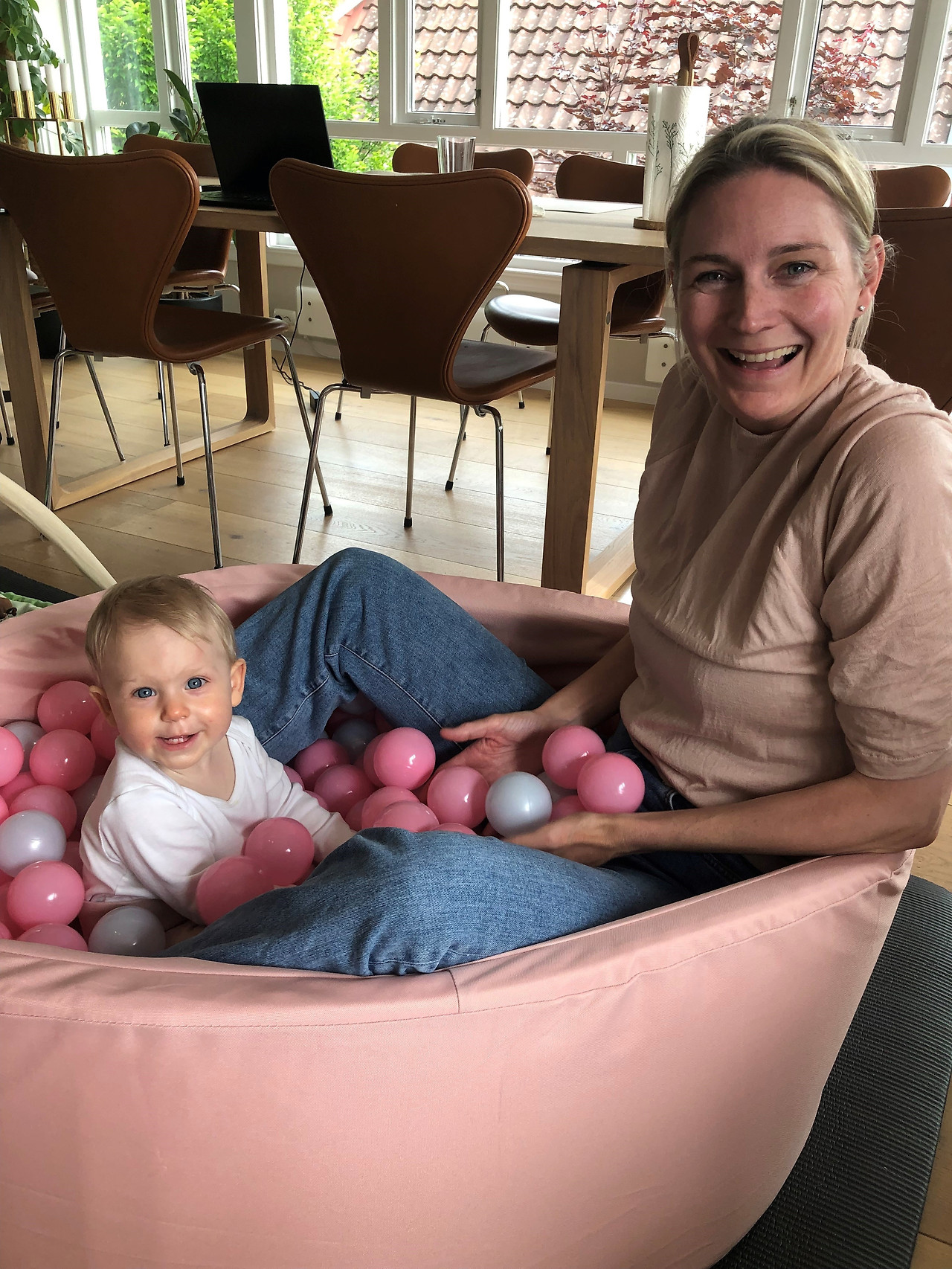 picture Hanne w. daughter5.jpg