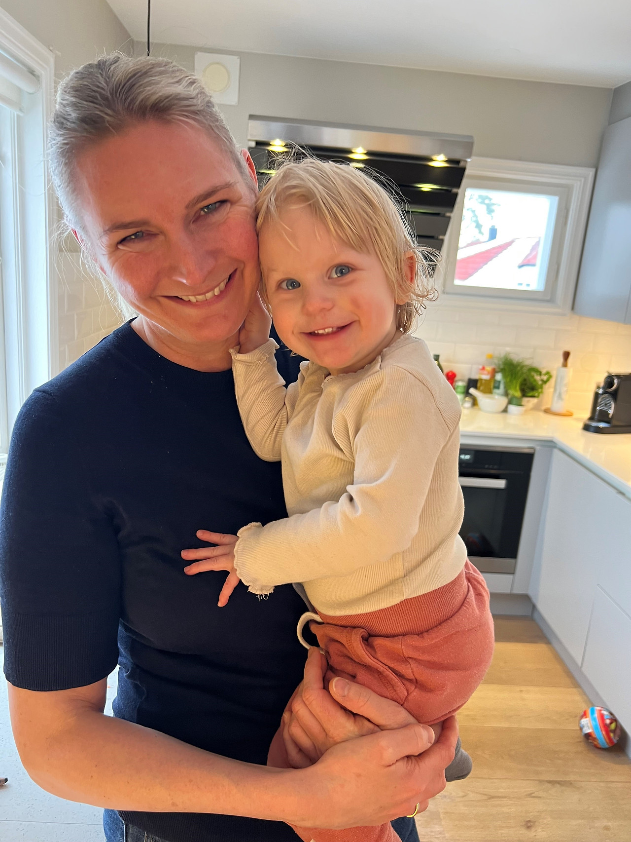 picture Hanne w. daughter2.jpg