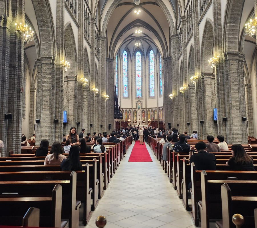 명동성당 내부 전경.jpg