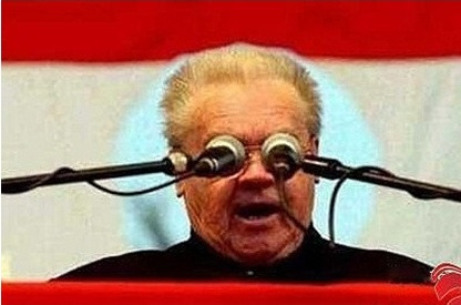 눈을 가린 마이크 -외국.jpg