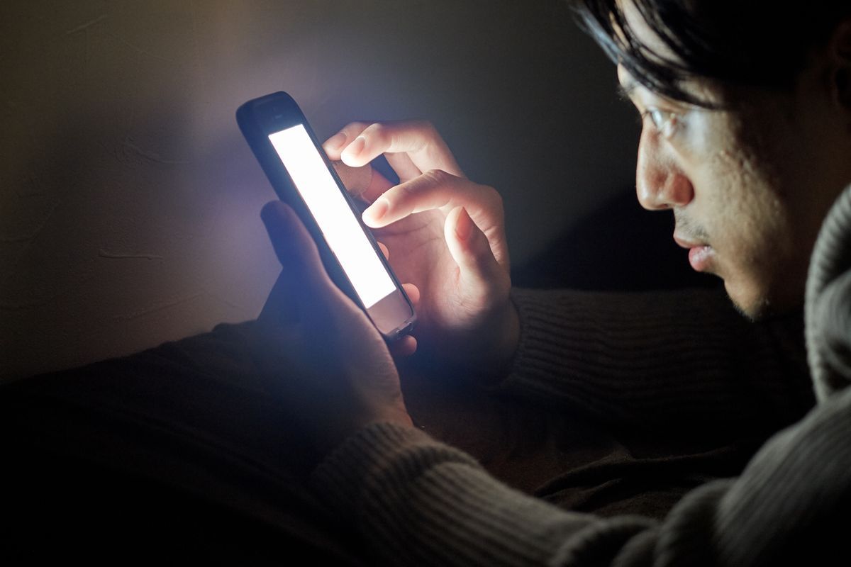 발광체 휴대폰, 블루라이트, 전립선암 증가.jpg