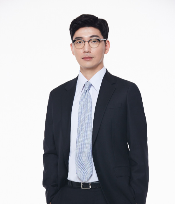 장성민 변호사.jpg