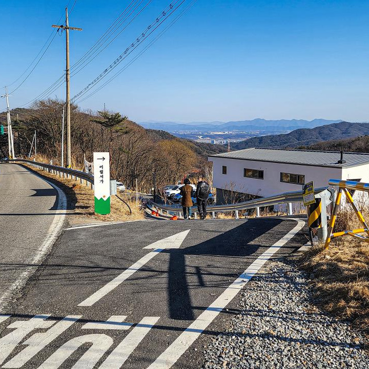 진천 이월면 진안로 이월서가 북카페 (1).jpg