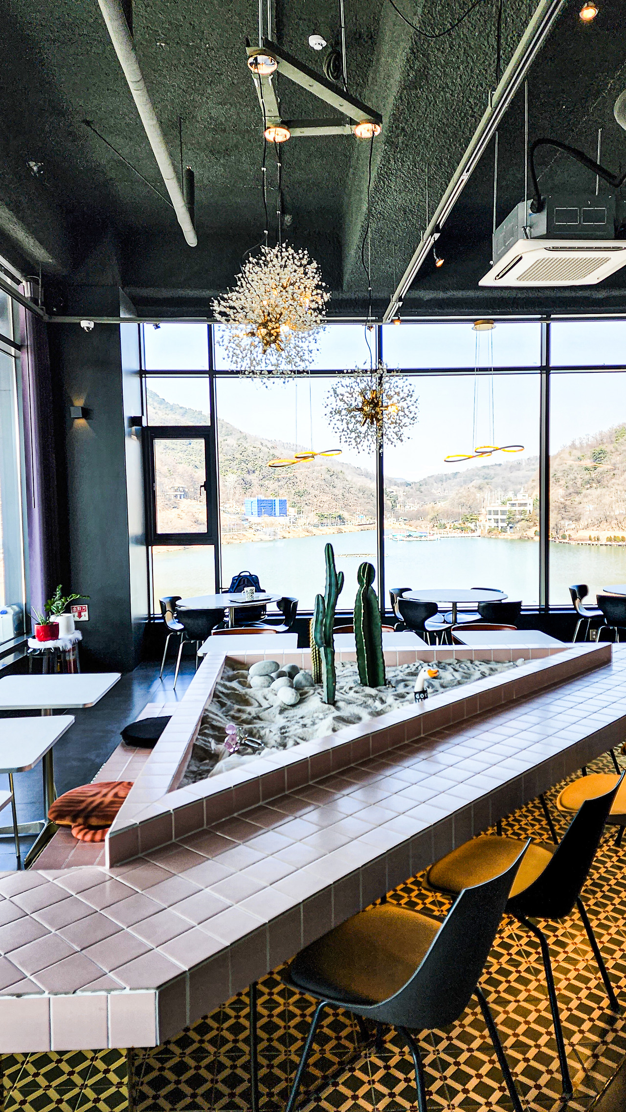 청주 명암저수지 뷰 딜라이트 카페 (8).jpg