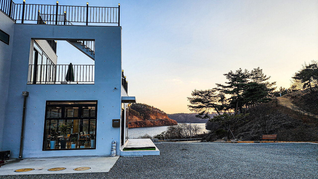 오창 저수지 뷰 카페 더뷰 (30).jpg