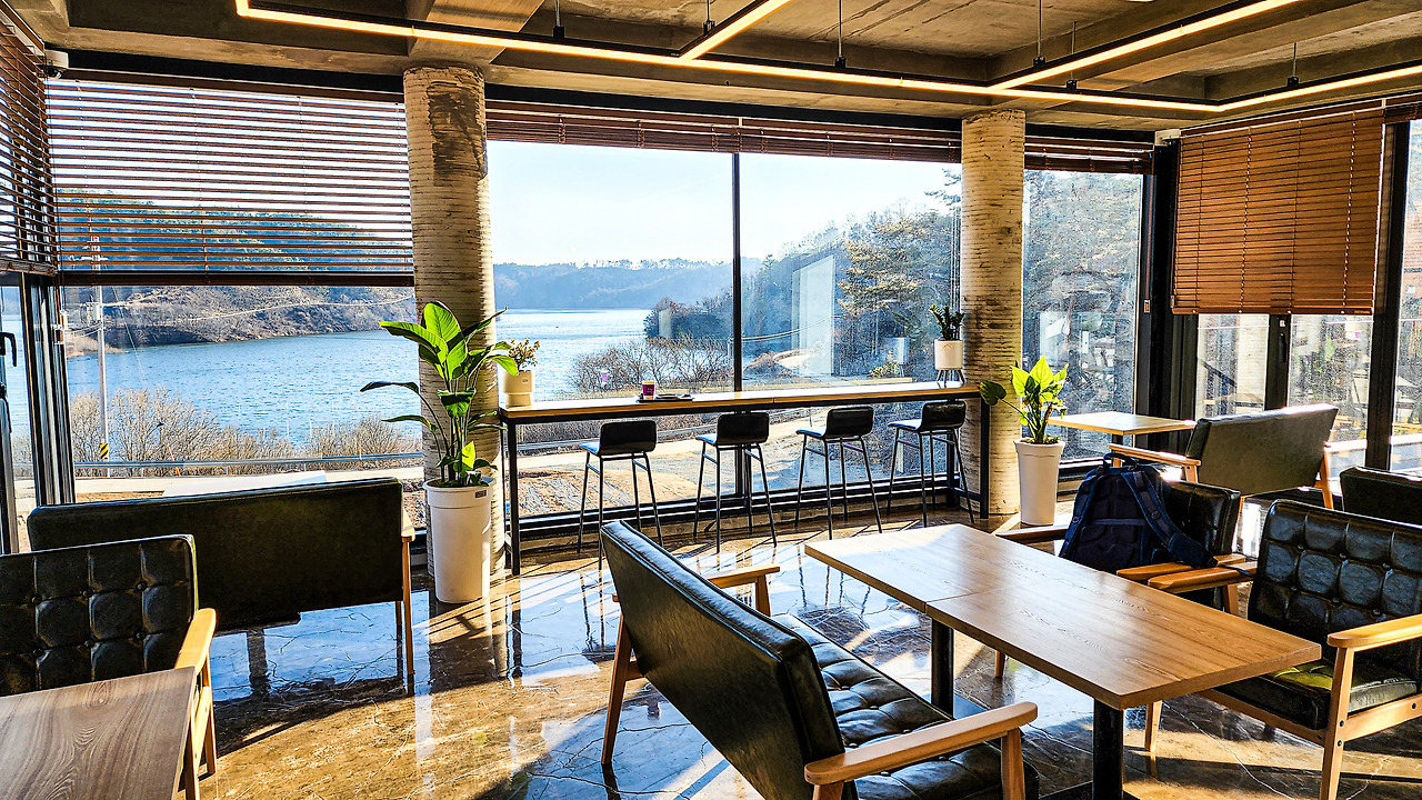 오창 저수지 뷰 카페 더뷰 (14).jpg