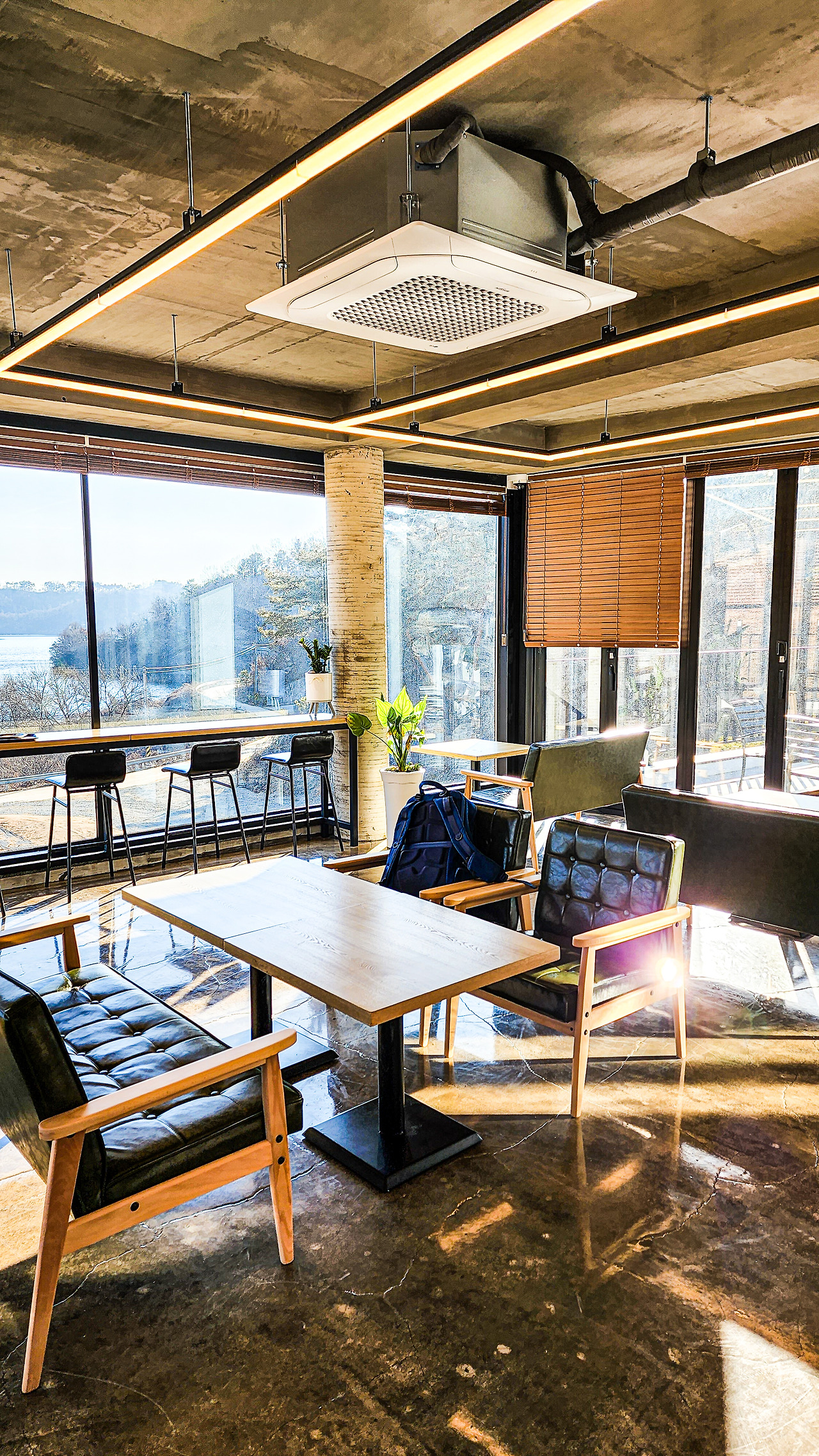 오창 저수지 뷰 카페 더뷰 (15).jpg