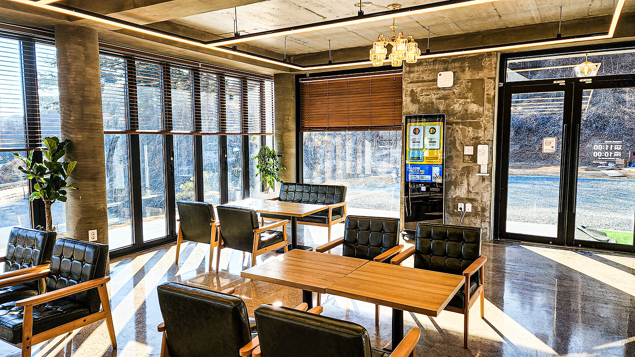 오창 저수지 뷰 카페 더뷰 (10).jpg