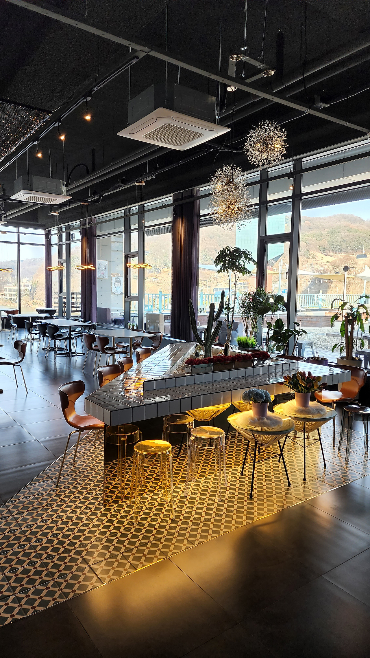 청주 명암저수지 뷰 딜라이트 카페 (27).jpg