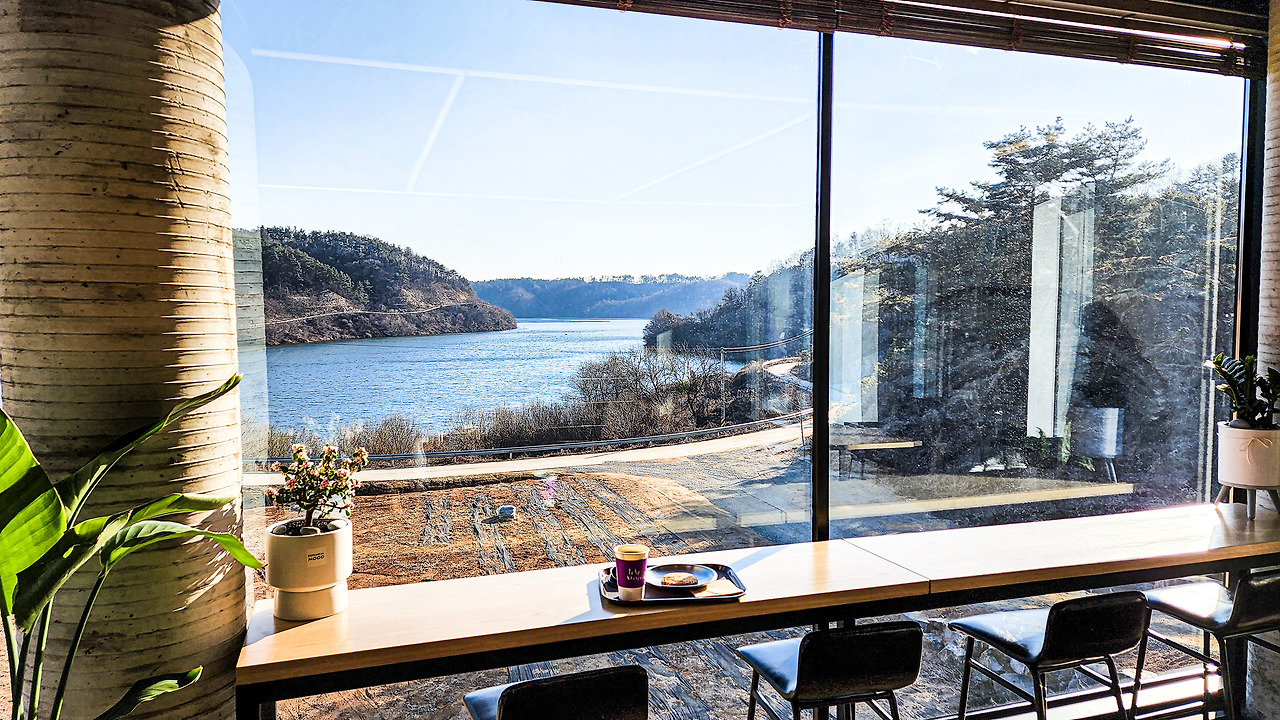 오창 저수지 뷰 카페 더뷰 (13).jpg