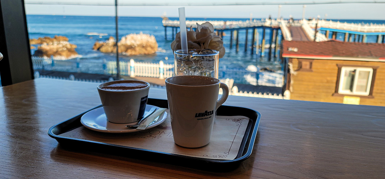 경북 영덕 블루밍 342 바다 뷰 카페 -삼사해상산책로 (29).jpg