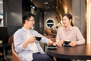 lovepik-young-men-and-women-talking-in-cafe-picture_501311355.jpg