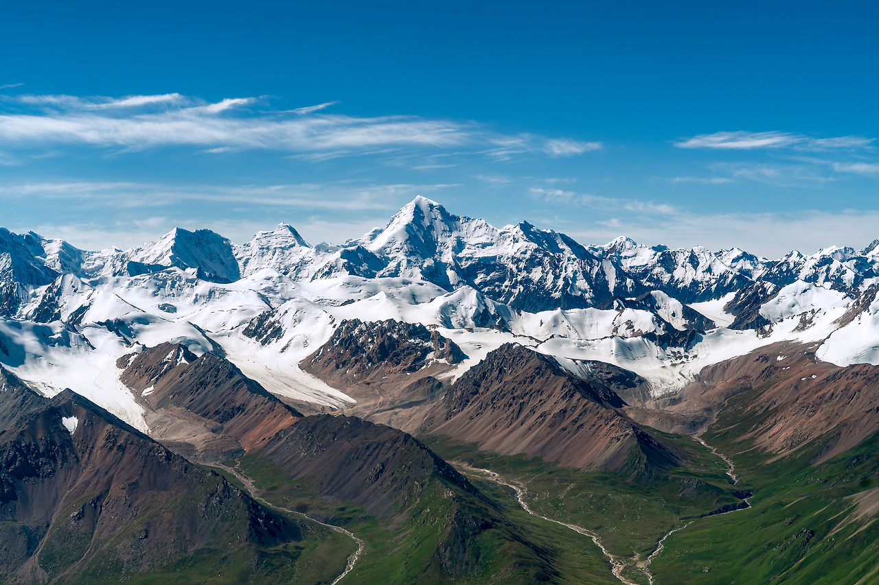 Alpine_meadows_and_snow-covered_peaks_in_Khan_Tengri_Nature_Park%2C_Tien_Shan.jpg