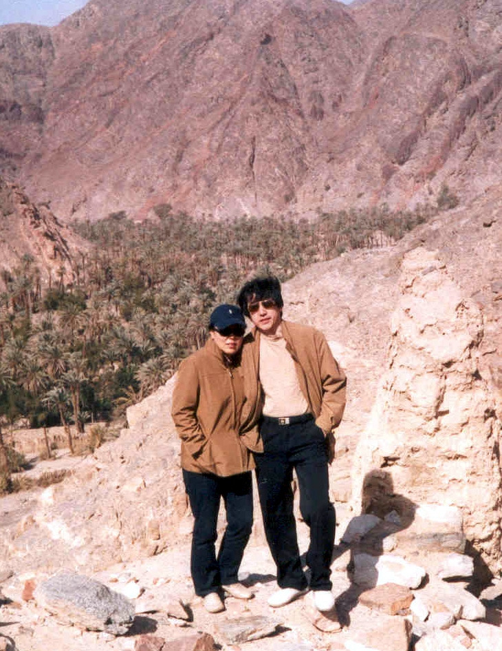 르비딤 언덕 위의 무너진 교회 터 위에서.jpg