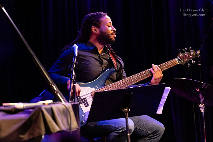 파커 맥앨리스터_ 베이스 (3).jpg