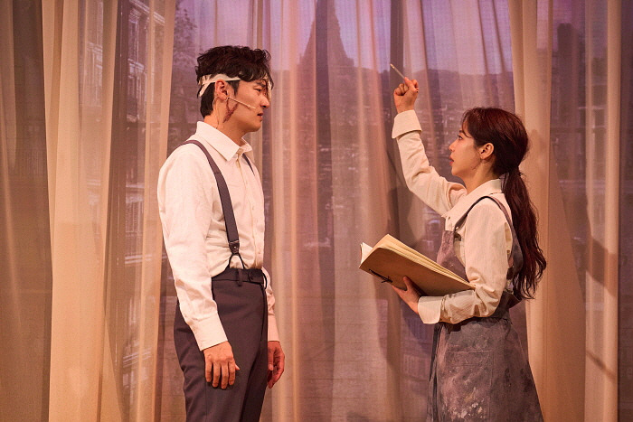 르마스크_공연 사진_레오니 역 홍지희, 프레데릭 역 이창용_제공 이모셔널씨어터.jpg