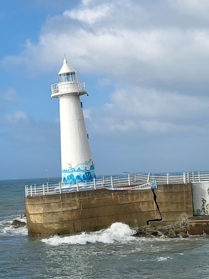 31. 청사포 방파제 균열.jpg