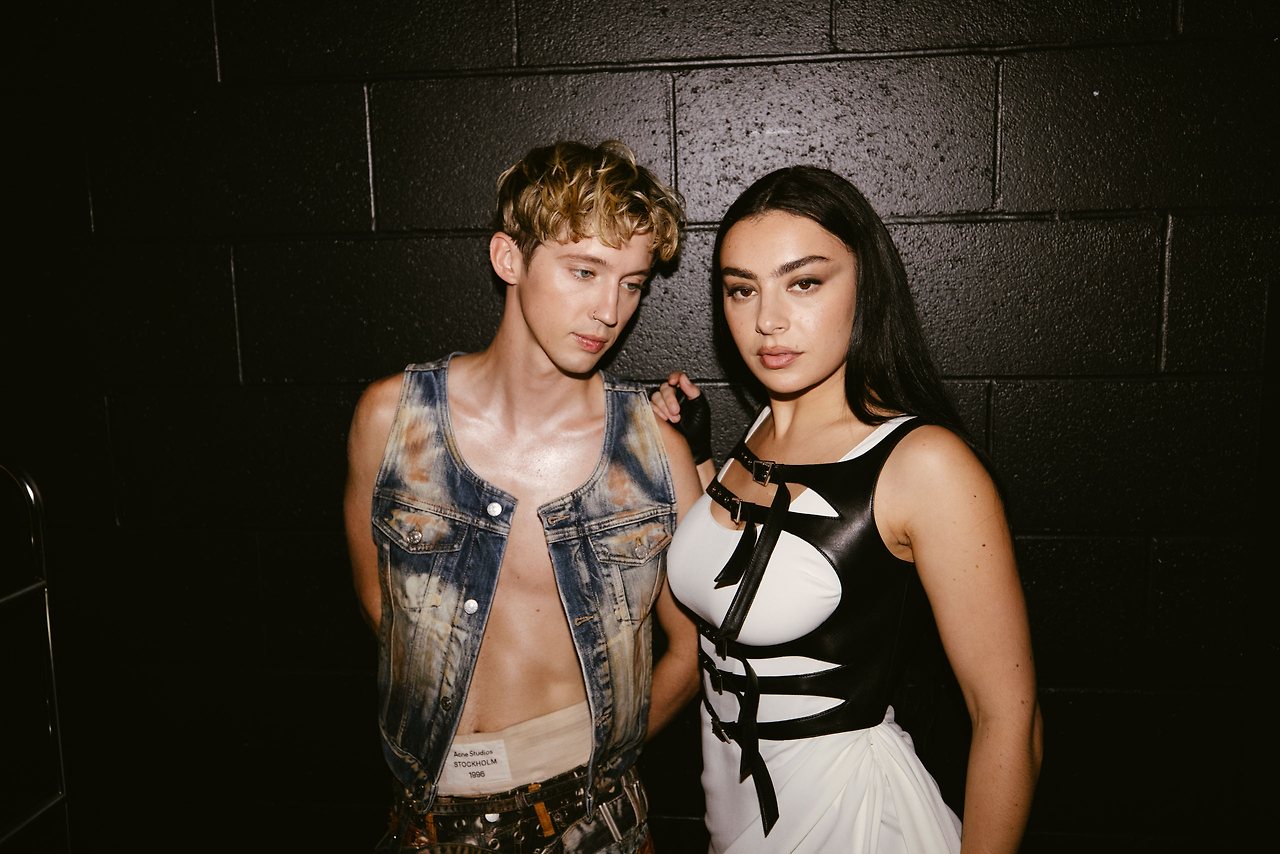 Charli-XCX-and-Troye-Sivan-in-Qubec-9-16-credit-Henry-Redcliffe-IMG_2719.jpg