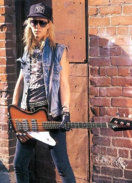 duff_mckagan_uses_gibson_thunderbird_iv_bass_1_72b3cd94ec.jpg