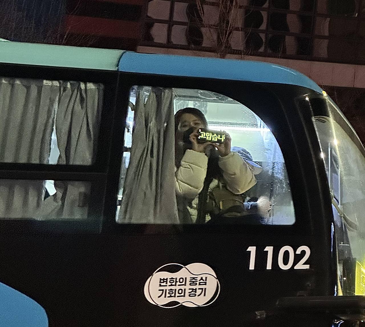 명동 젊은이.jpg