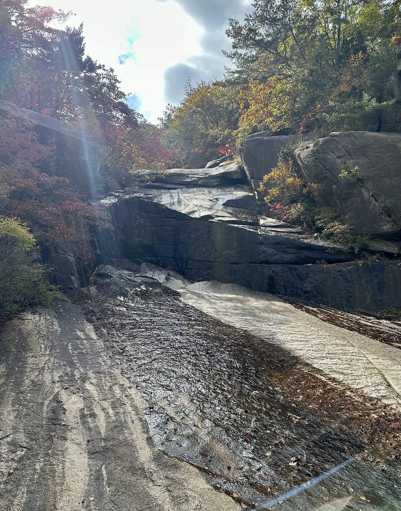 삼천사 계곡.jpg