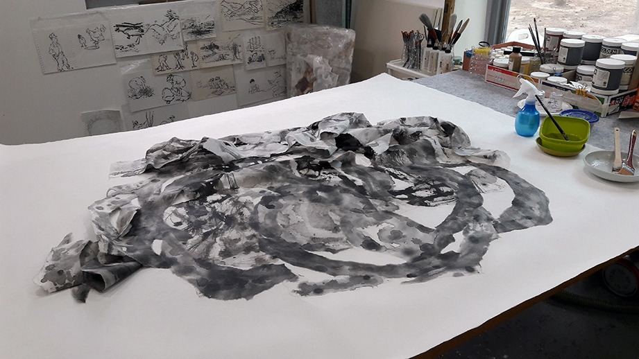 20160504 땅굴 콜라주 배접 작업과정1.jpg