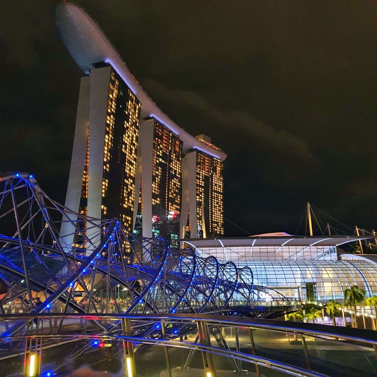 헬릭스 브릿지 전망대에서 찍은 사진.jpg