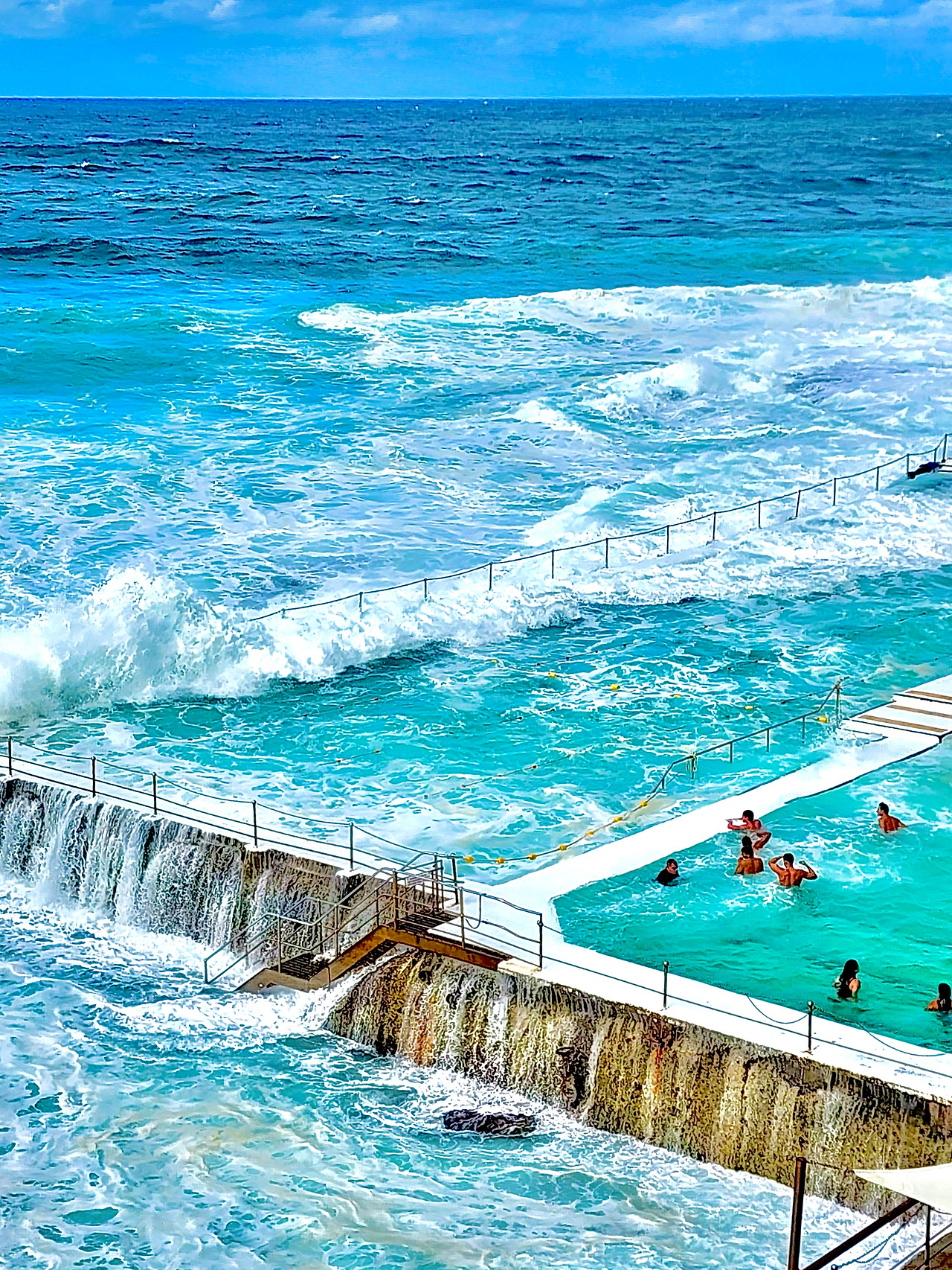 기영 에세이_파도소리 (3).jpg