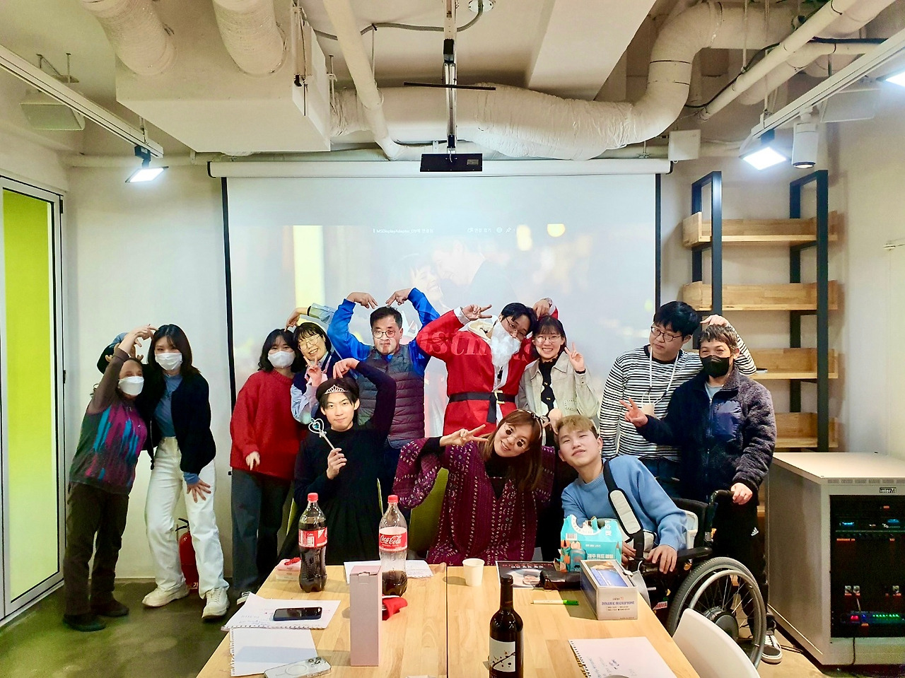 연말파티 단체사진.jpg