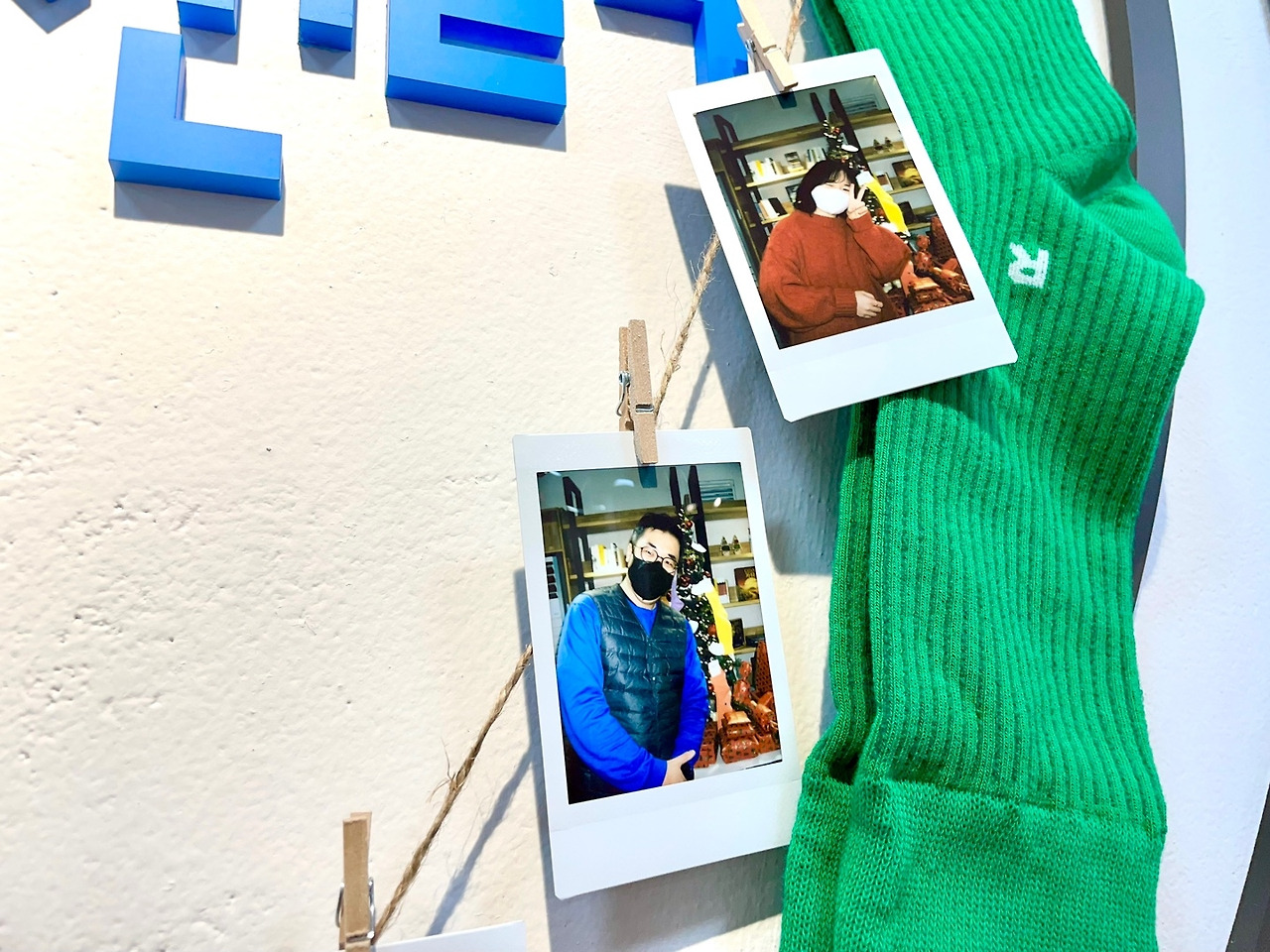 2022 핀휠 연말파티 폴라로이드1.jpg