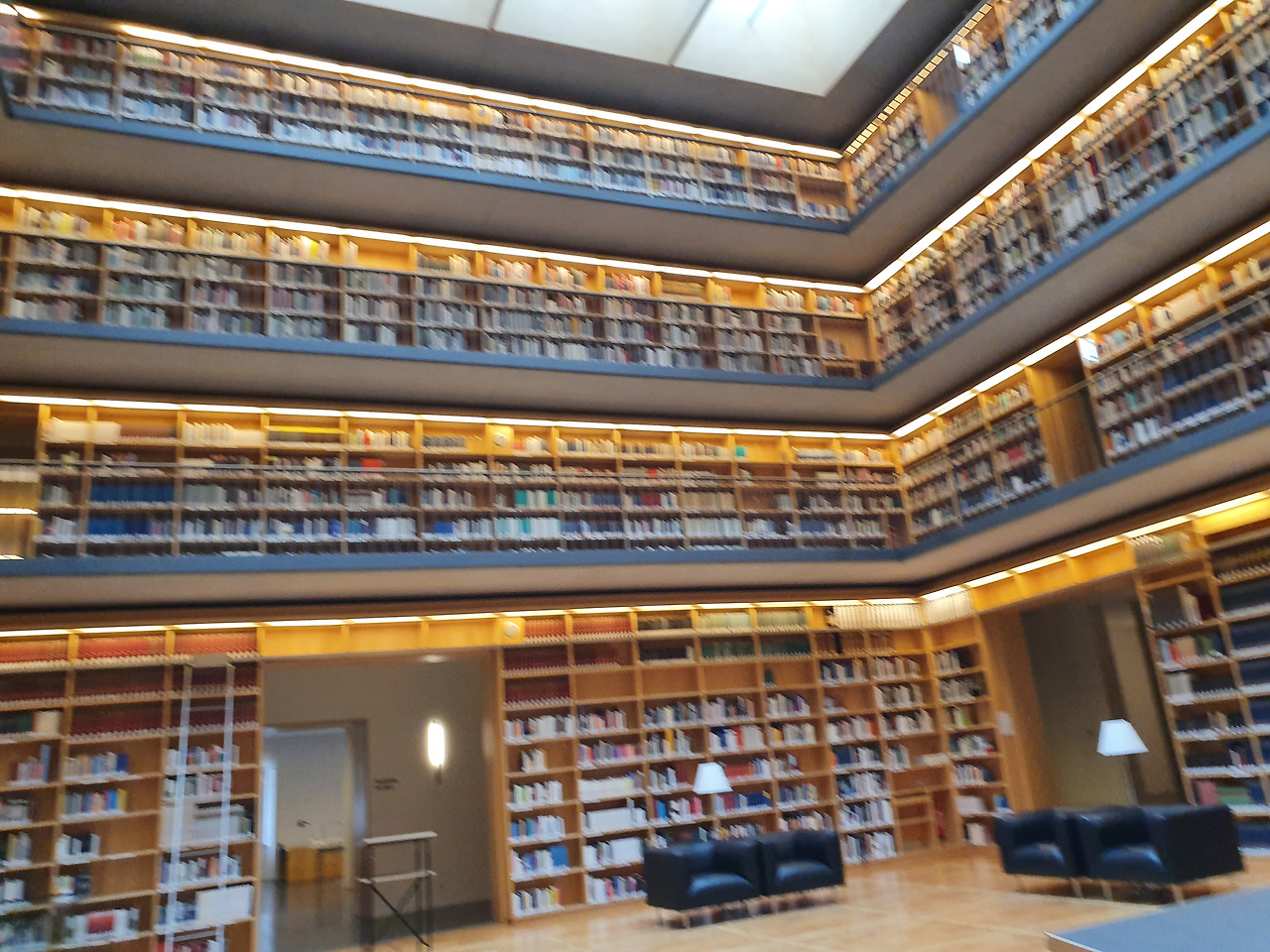 안나 아말리아 신관.jpg