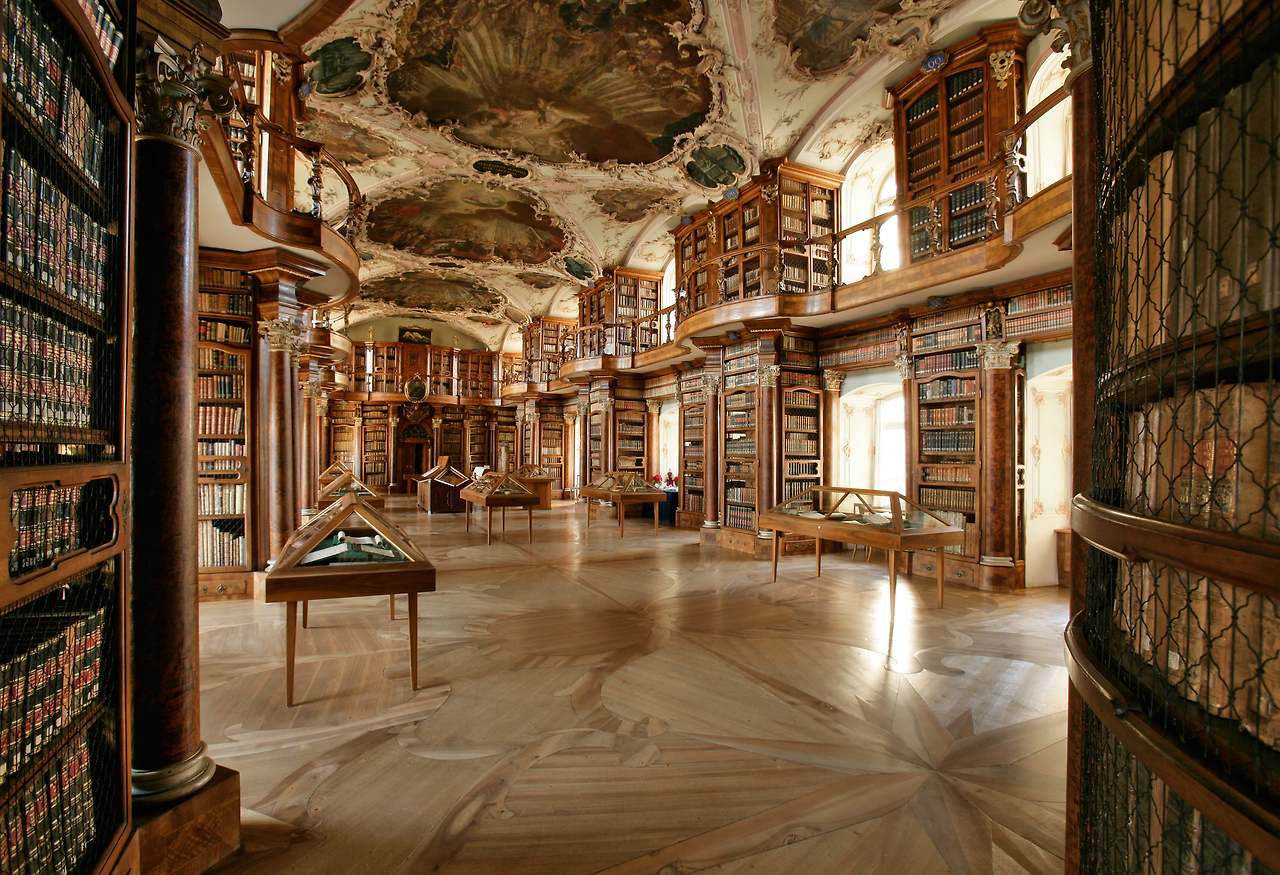 barocksaal2-quer-stiftsbibliothek-stgallen-min.jpg