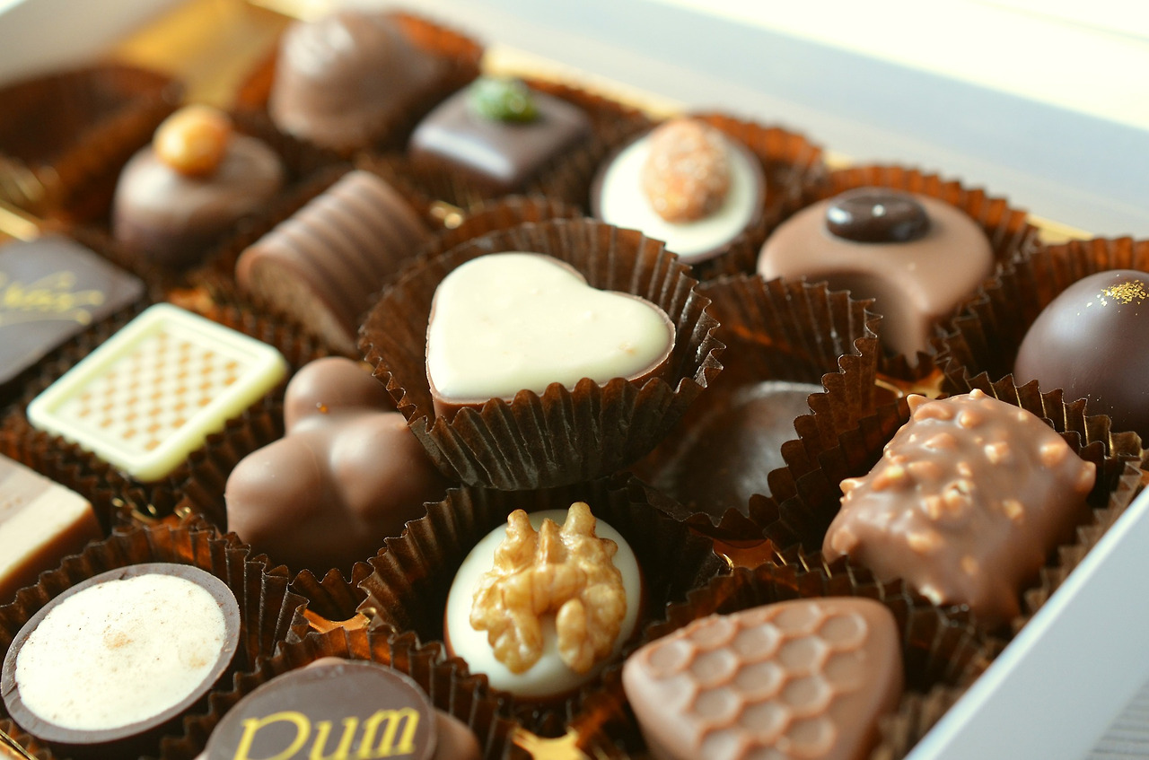 chocolates-gb5530221d_1920.jpg