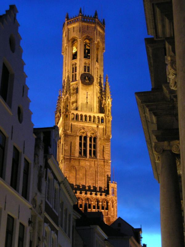 Beffroi bruges en nuit.jpg