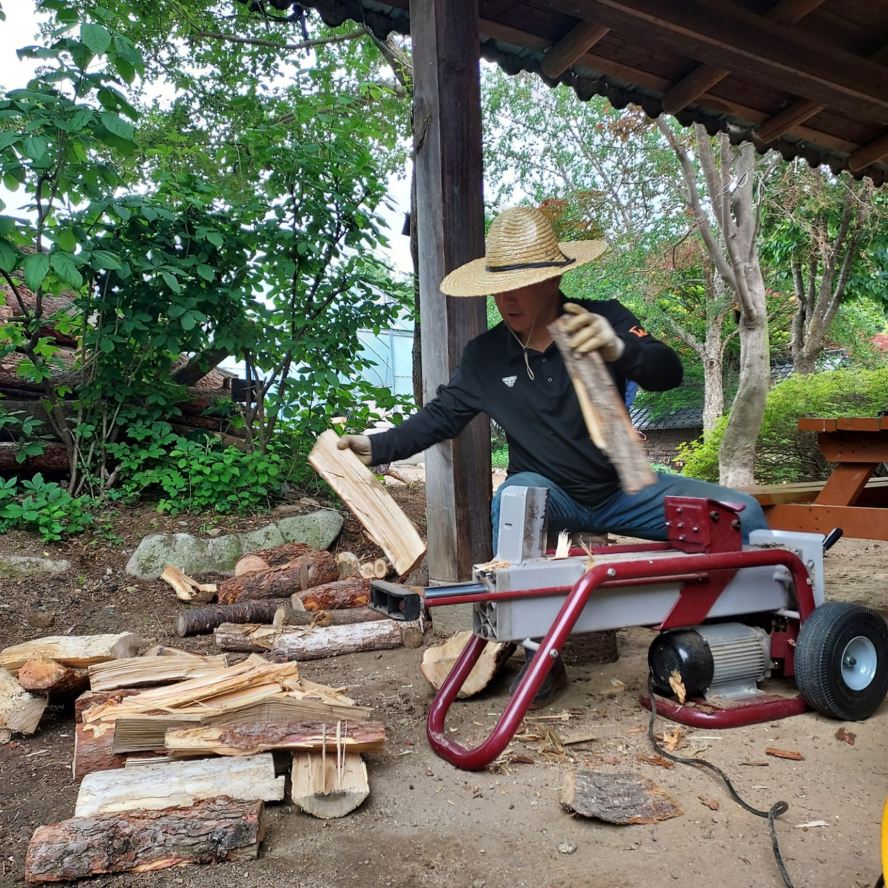 횡성 8주차_목요일_유압도끼 사용중인 나_20220609_1654736620597.jpg