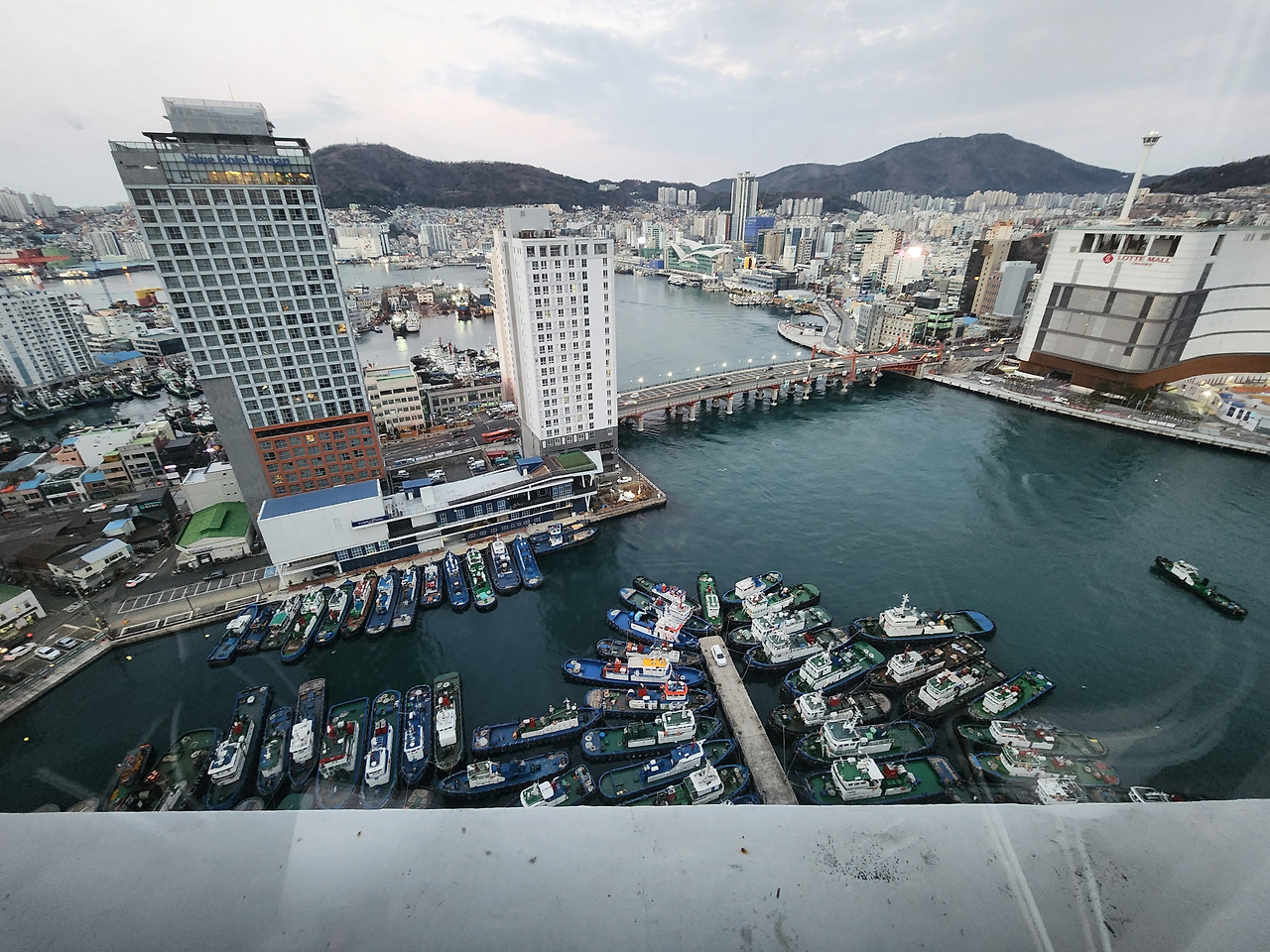 부산 영도 여행_호텔에서 찍은 외부 풍경_20240109_072457.jpg