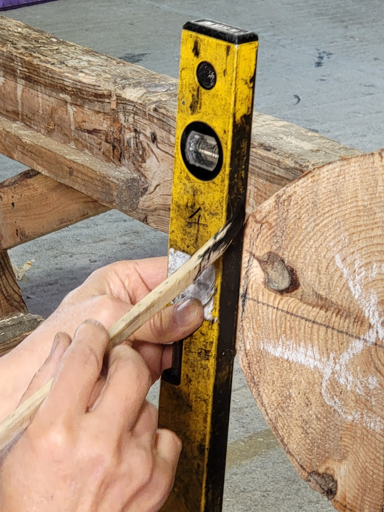 평창한옥학원_3주차 수요일_도리 만들기_4_수평자로 8각형 그리기_20211103_105051 (2).jpg