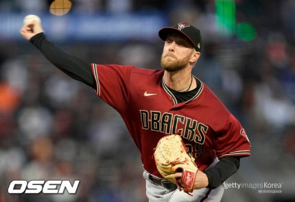 오센 에세이_외국인 투수 선발편_켈리사진_20220121.jpg