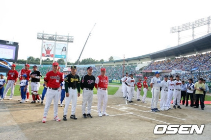 오센 에세이_감독의 조건_올스타전 개막식에서 선 감독들_20220108201203585.jpg
