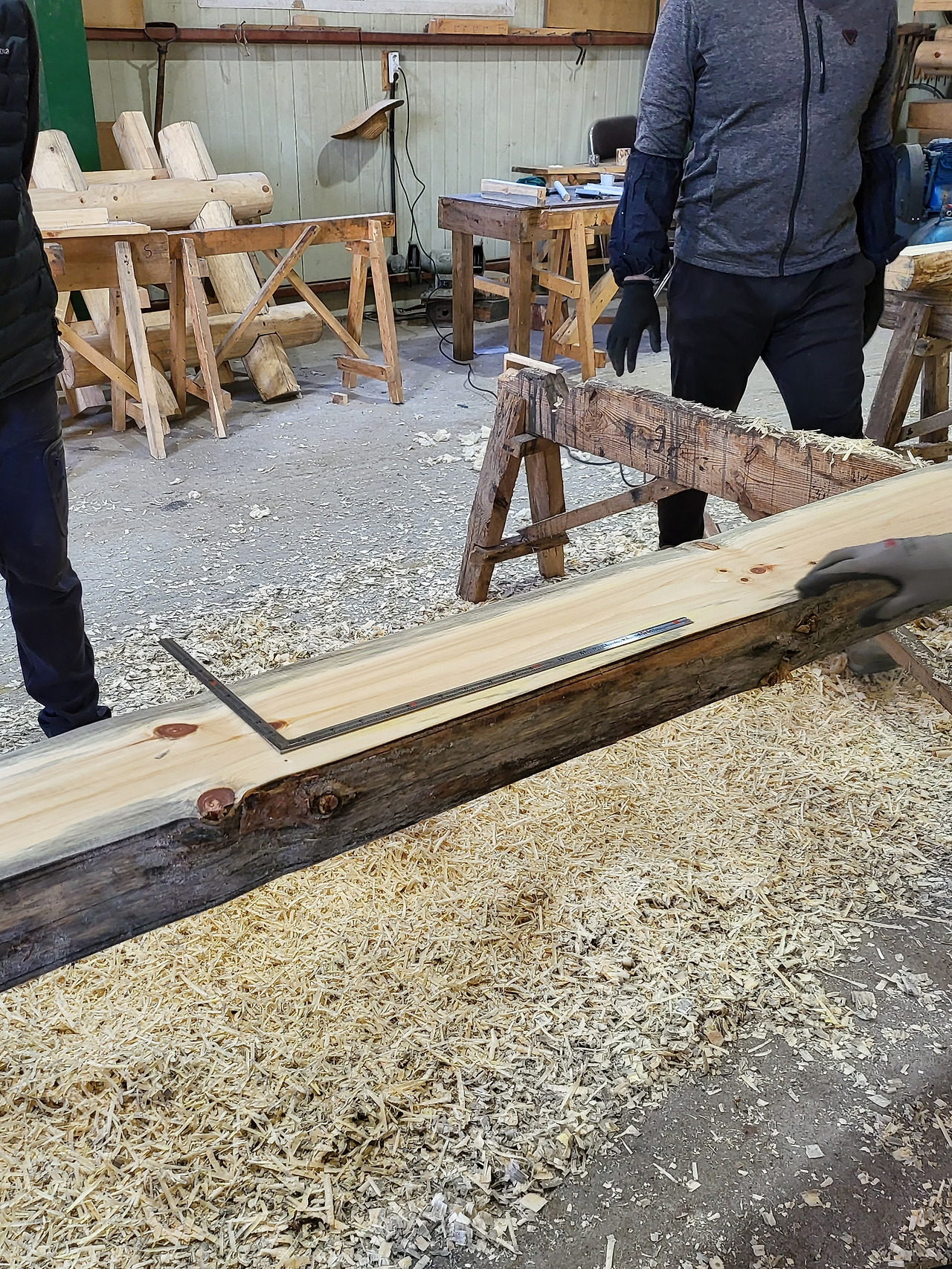 평창한옥학원 2주차 금요일_사각 기둥만들기 4_곱자로 수평면 잡기_20211029.jpg