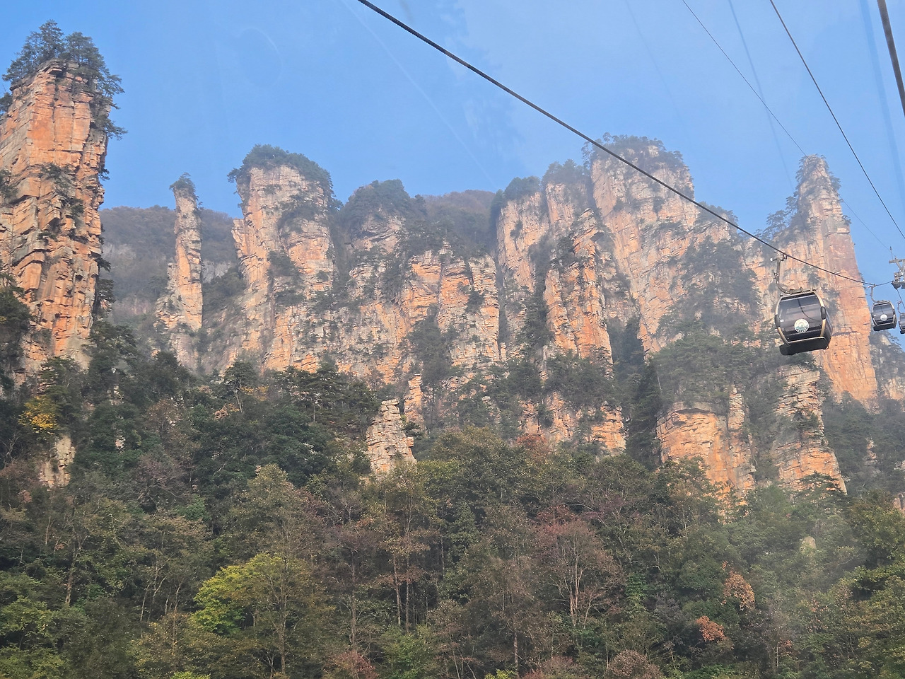 장가계 여행_케이블카에서 찍은 정경_20241105_084524.jpg