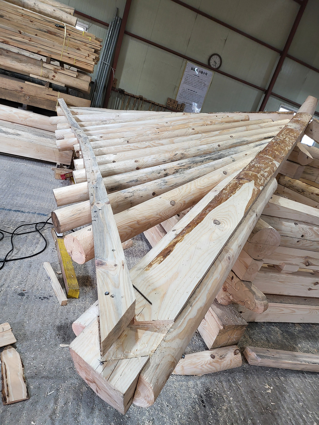 평창한옥학교 17주차 화요일_한면 서까래 걸기 완성_20220216_152640.jpg